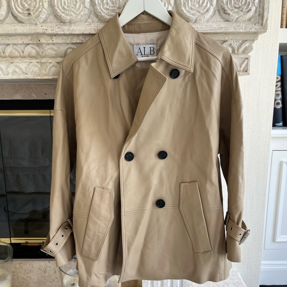 Trendy Leather Jacket – Chic and Sustainable